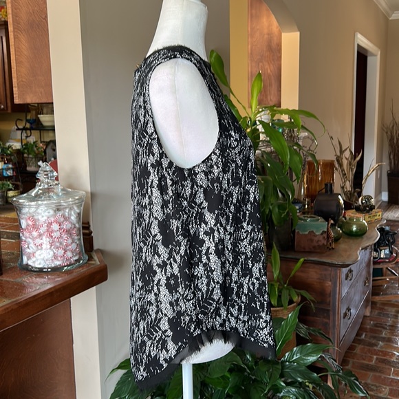 Who What Wear lace look sleeveless top szM - Picture 5 of 12